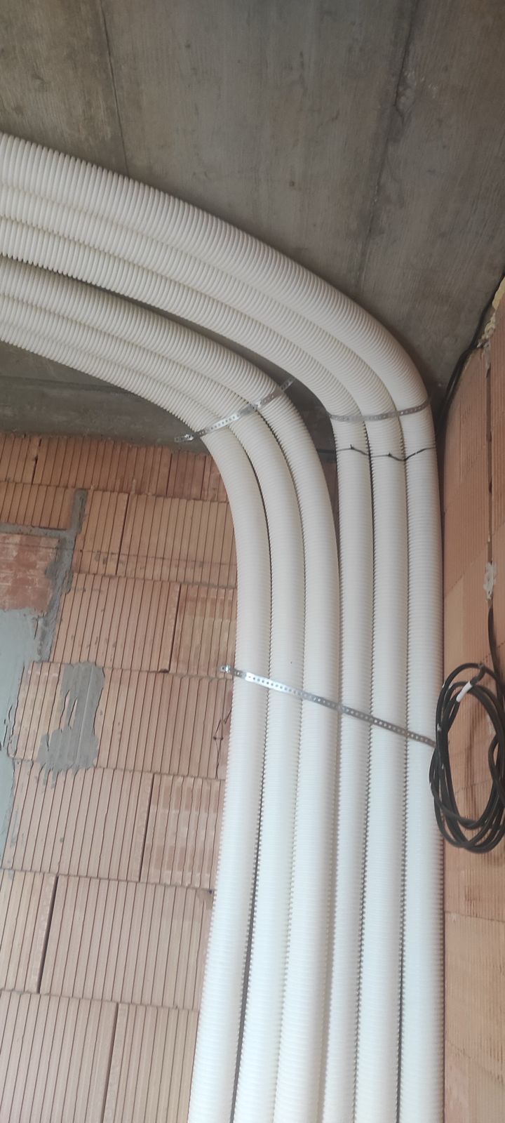 Odťahová vzduchotechnika nad kuchyňou reštaurácie v Nitre
